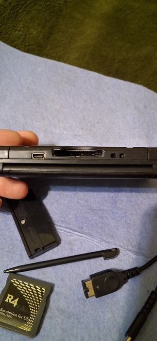 DSLite functional ,accesorii+ card R4 emulator+ msd 2GB