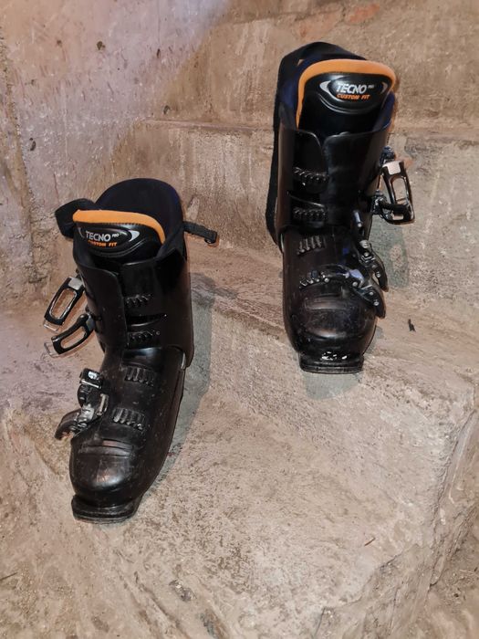 De vânzare clăpari