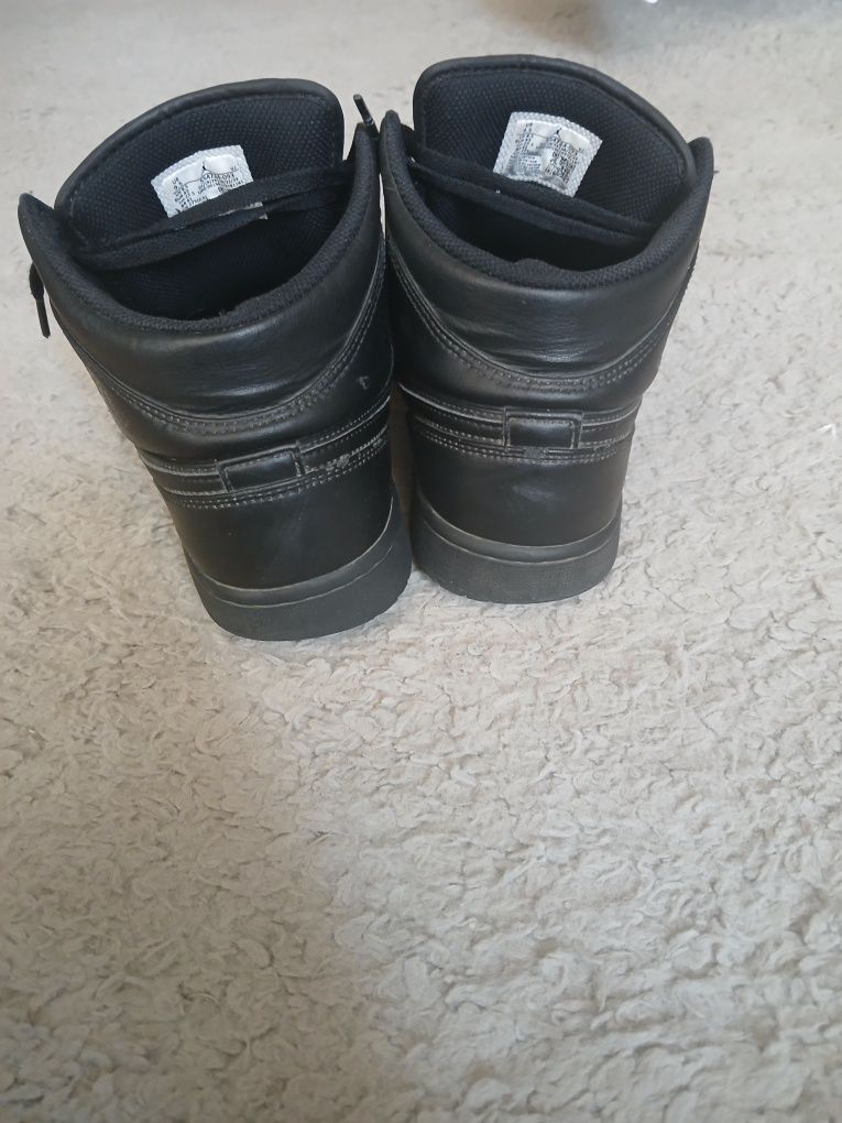 Jordan 1 mid black