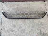 Grila centrala tip fagure centru jos Bara fata Seat Exeo 3R0853667