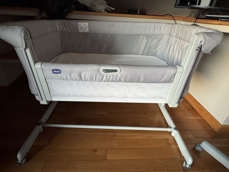 Vand patut chicco & leagan si scaun de masa