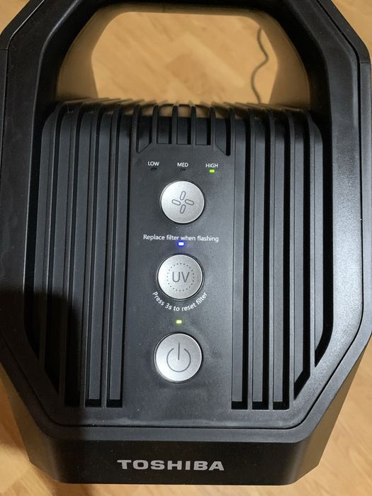 Purificator aer TOSHIBA