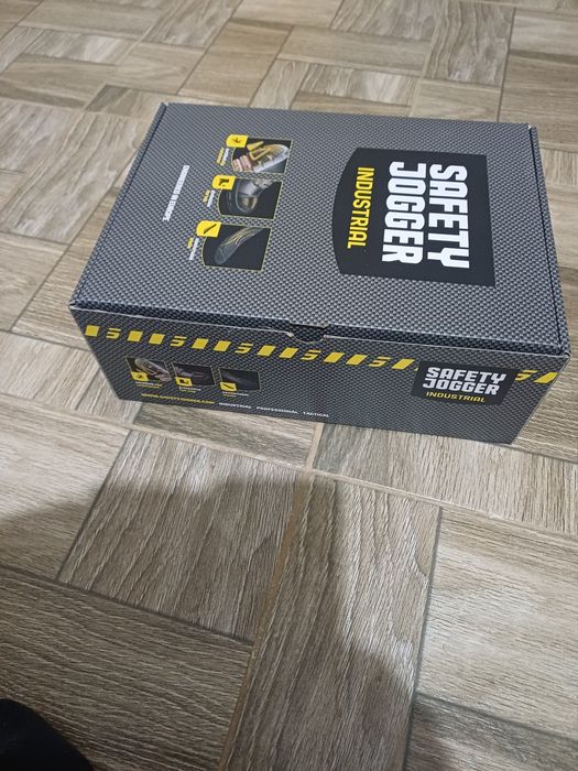 Продам сефти ботинки