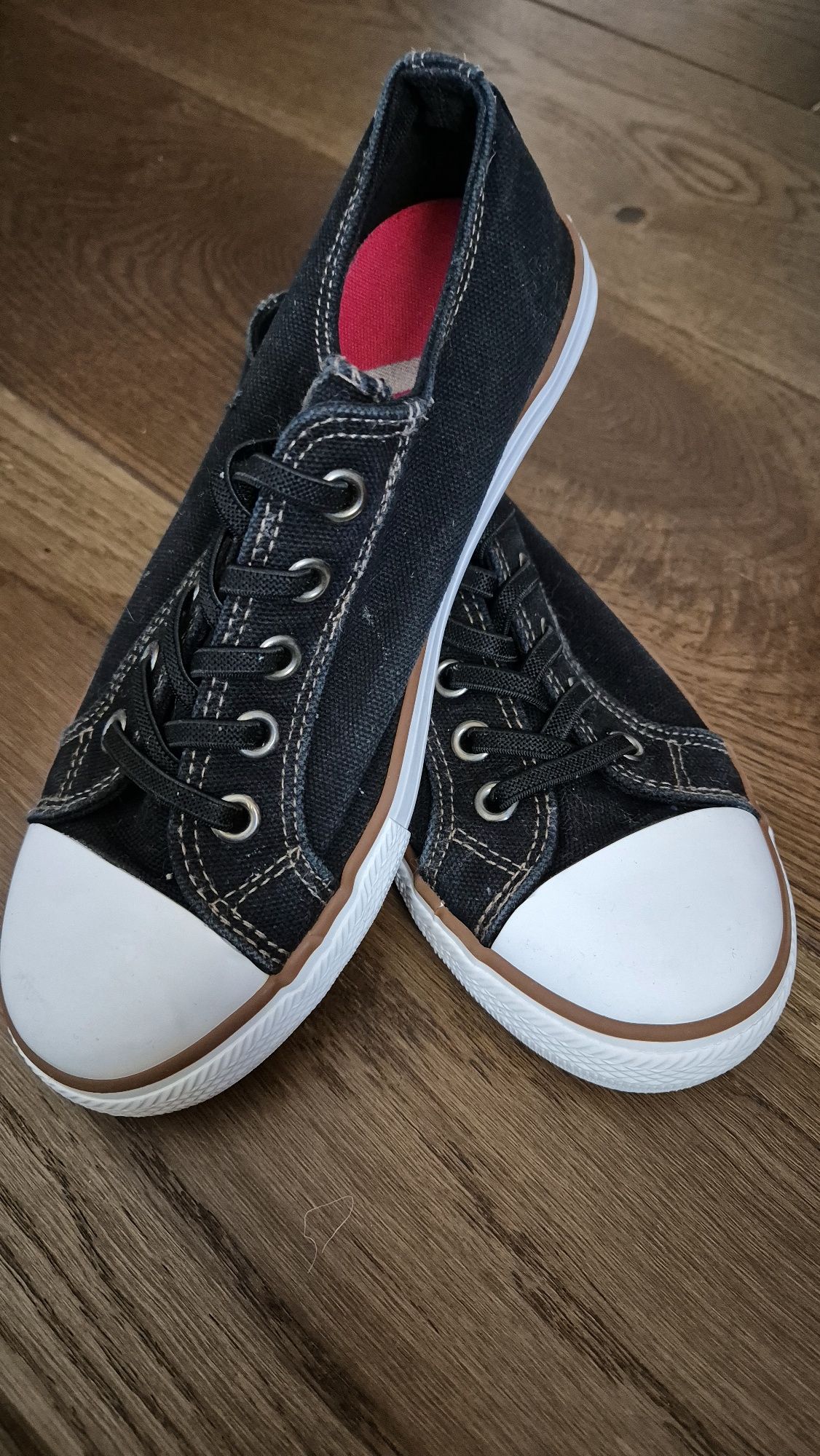 Converse teniși 33