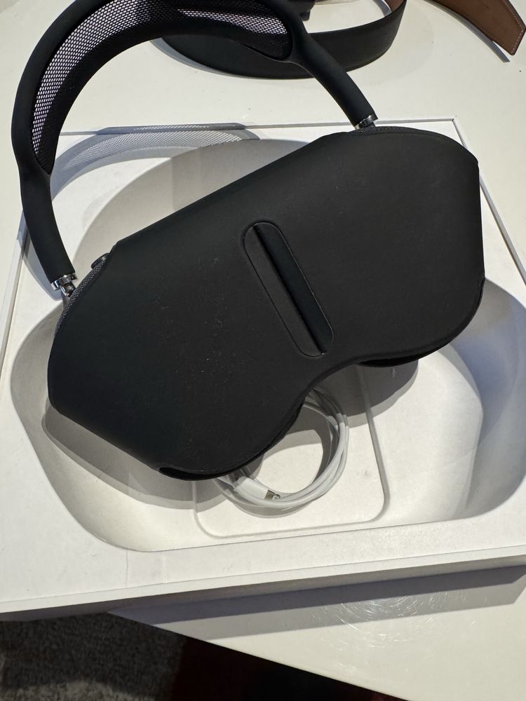 Слушалки Apple AirPods Max