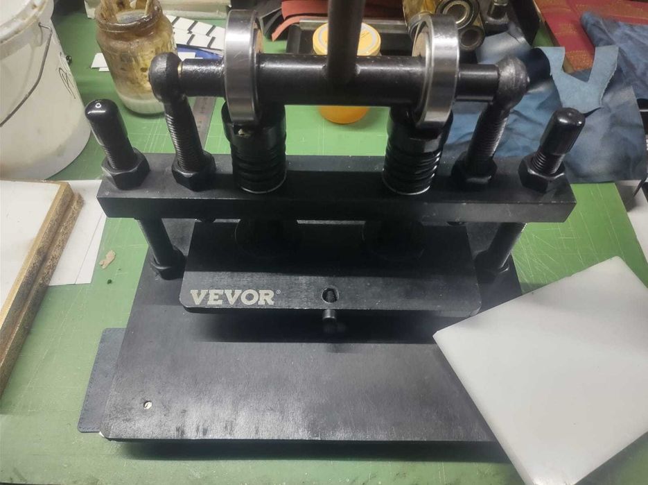 Presare  piele ștantat  piele presa piele noua