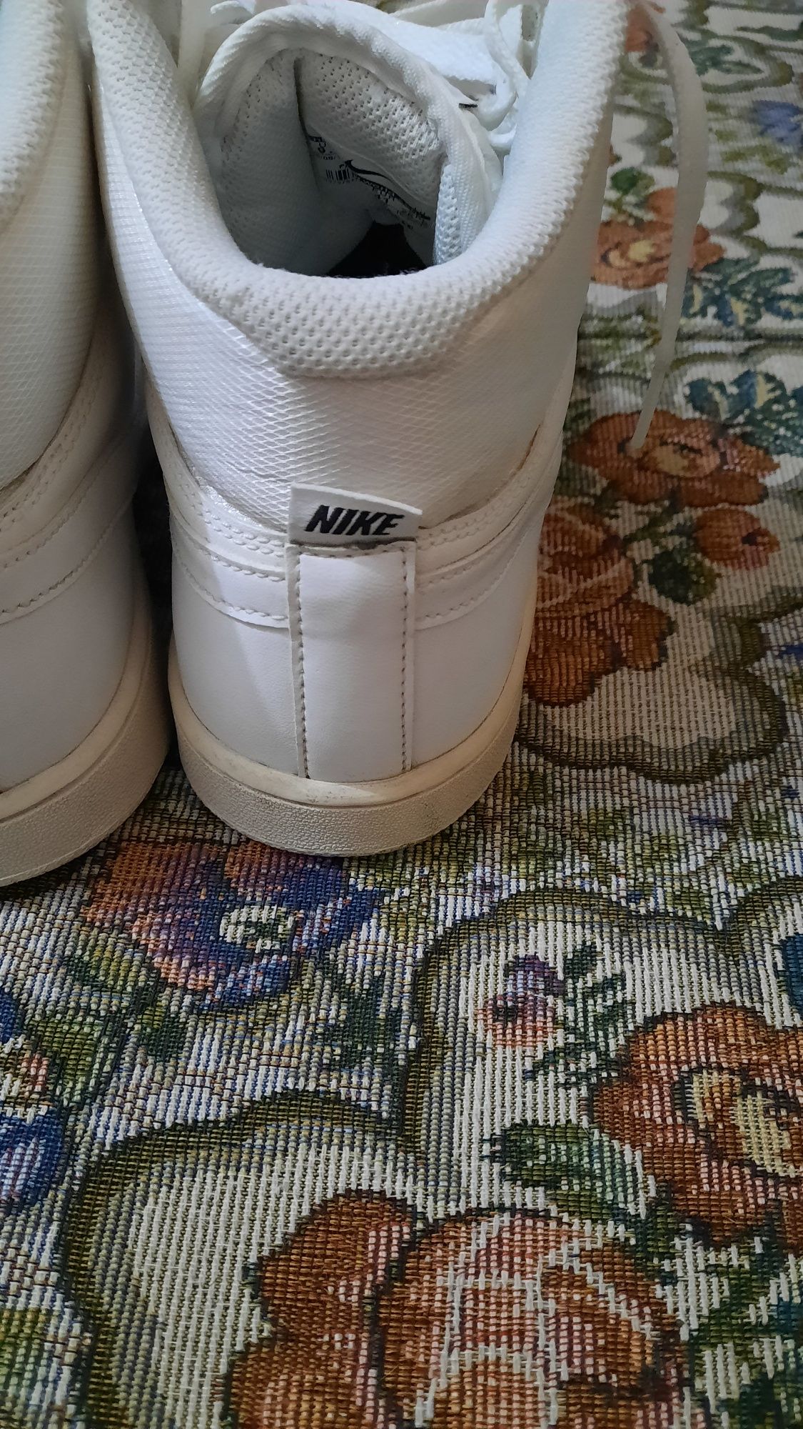 Продамам Маратонки NIKE