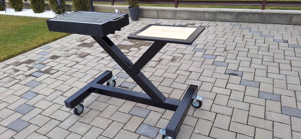 Grătar mobil cu masă