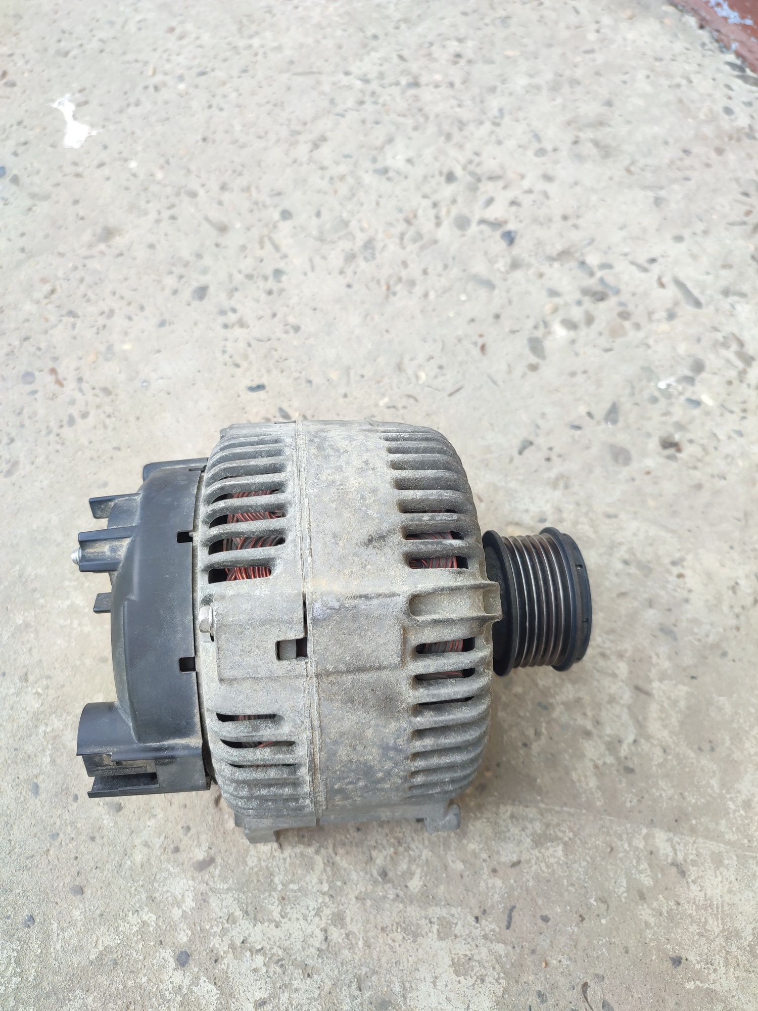 Vând alternator Valeo 180A