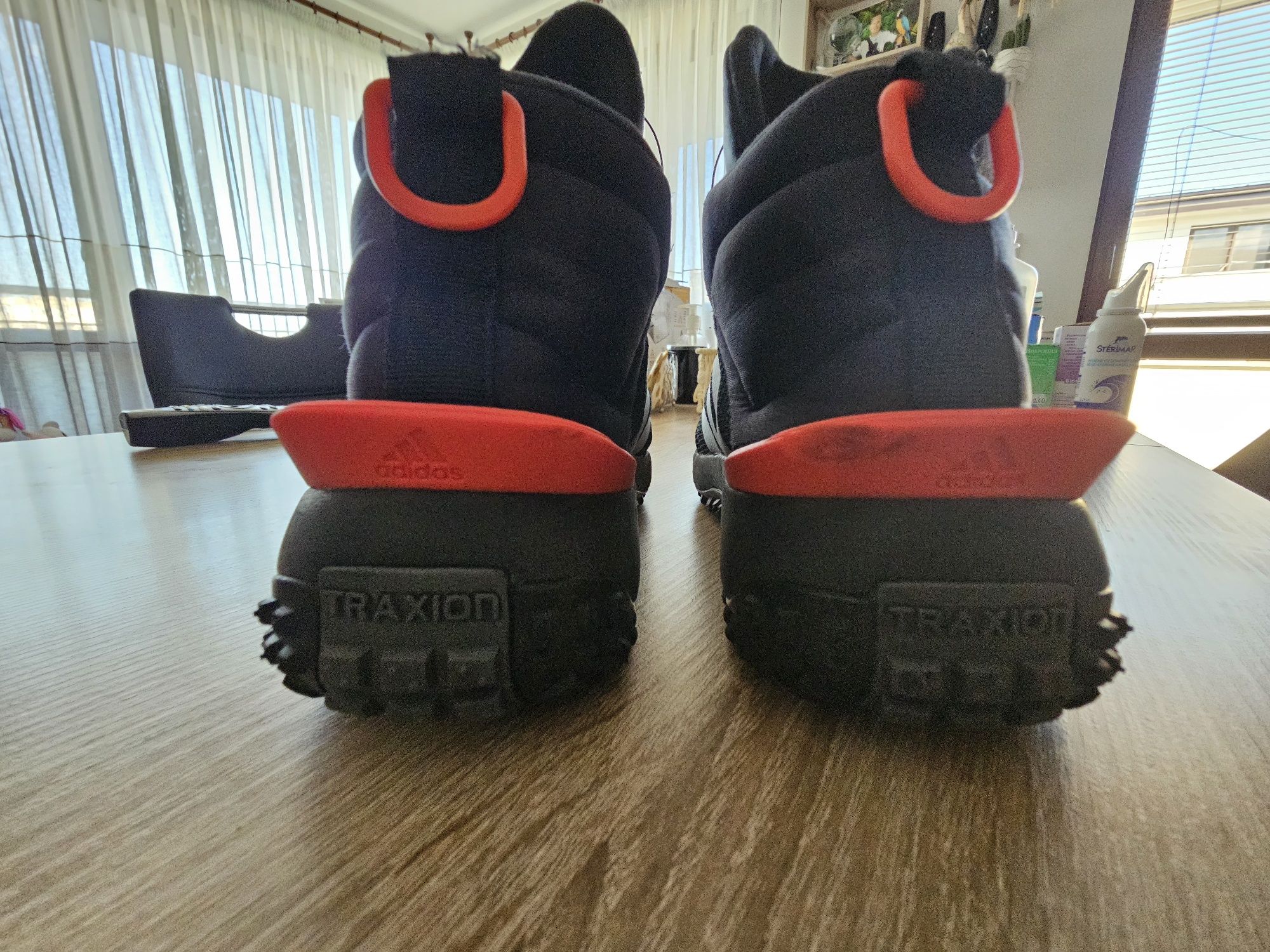 Зимни обувки adidas