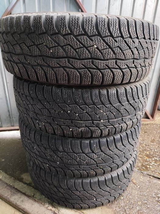 Anvelope 215 60 R17 iarna viatti