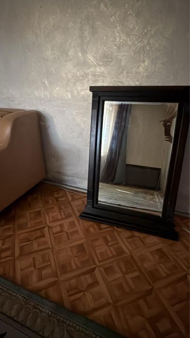 Продам комод, зеркало, 2 прикроватные тумбы