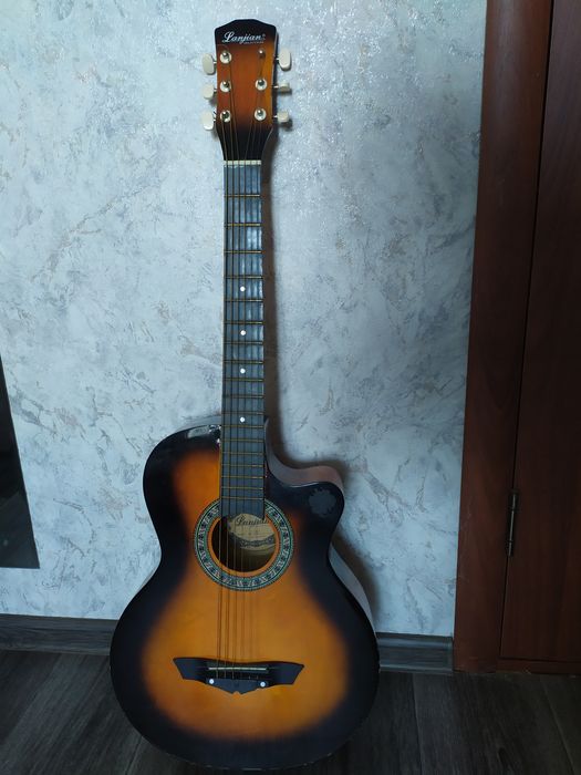 Продаю срочно гитару