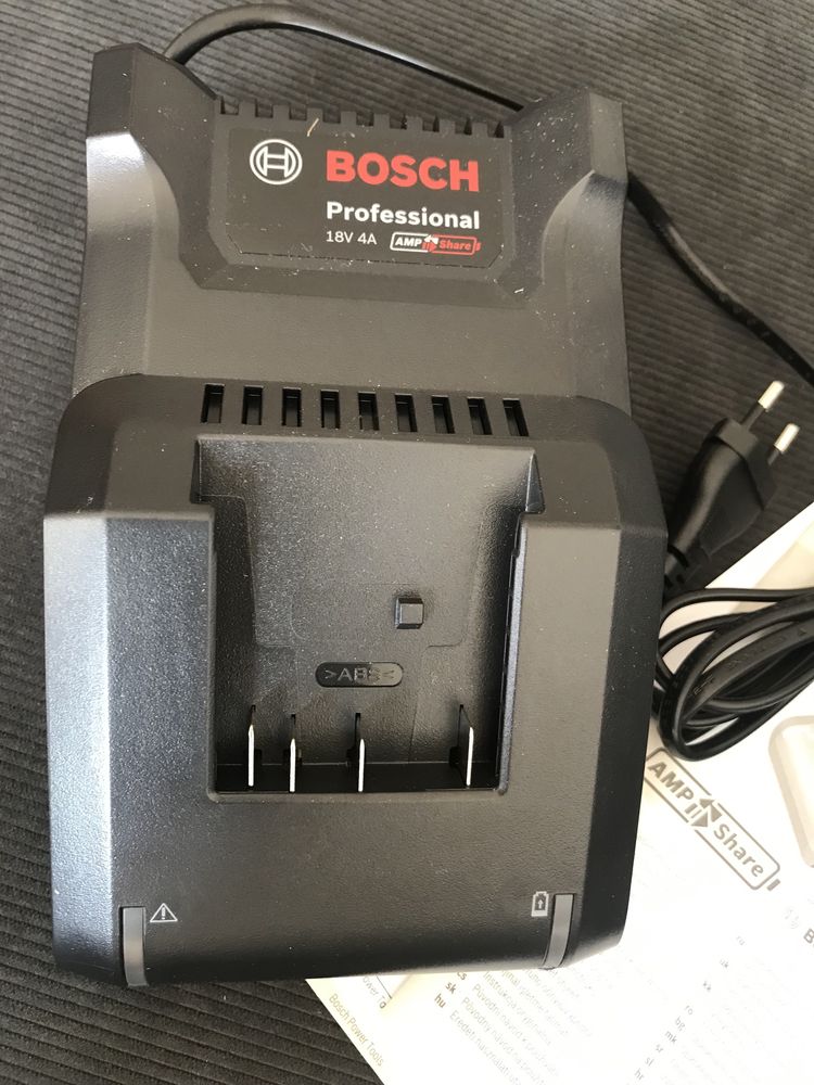 Incarcator rapid (4Ah), 10.8-18V, nou, Bosch Professional, original.