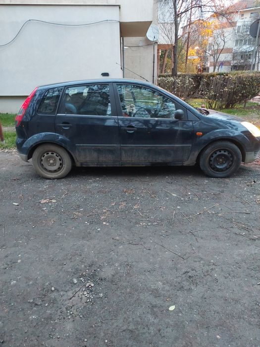 Vând Ford fiesta