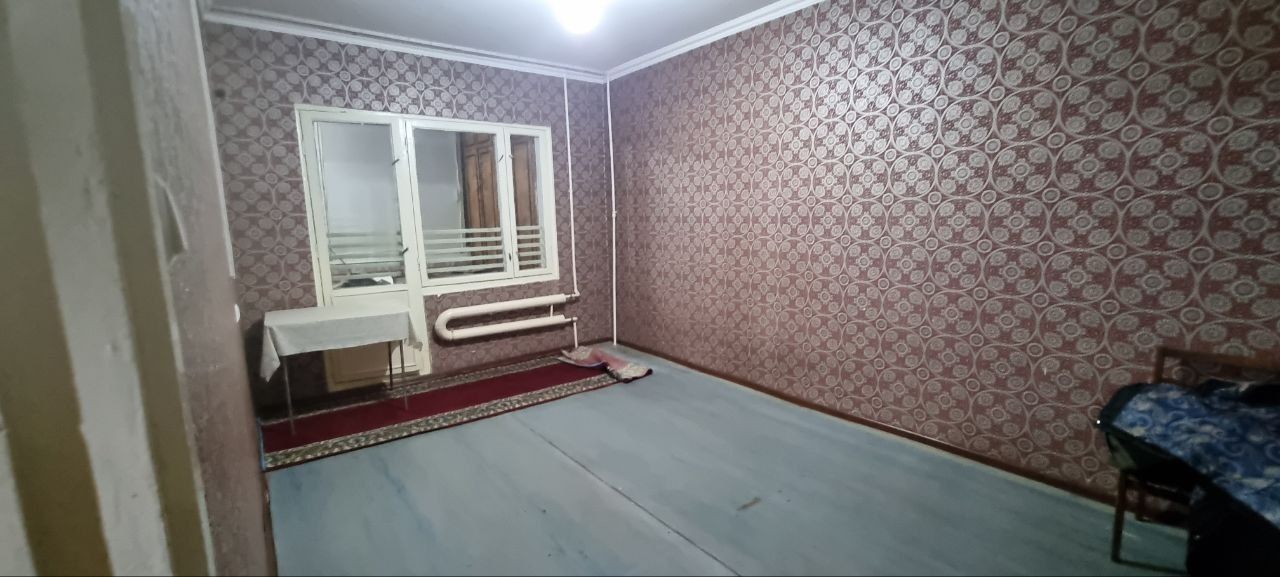 Аренда квартиры. (2 этаж, 4х комнатная) от метро 2минуты.