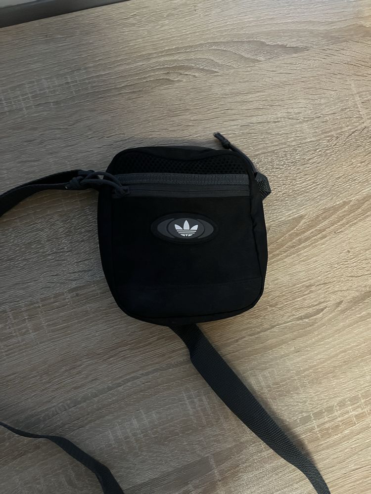 Adidas originals чантичка