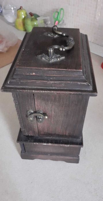 Настолен дървен часовник