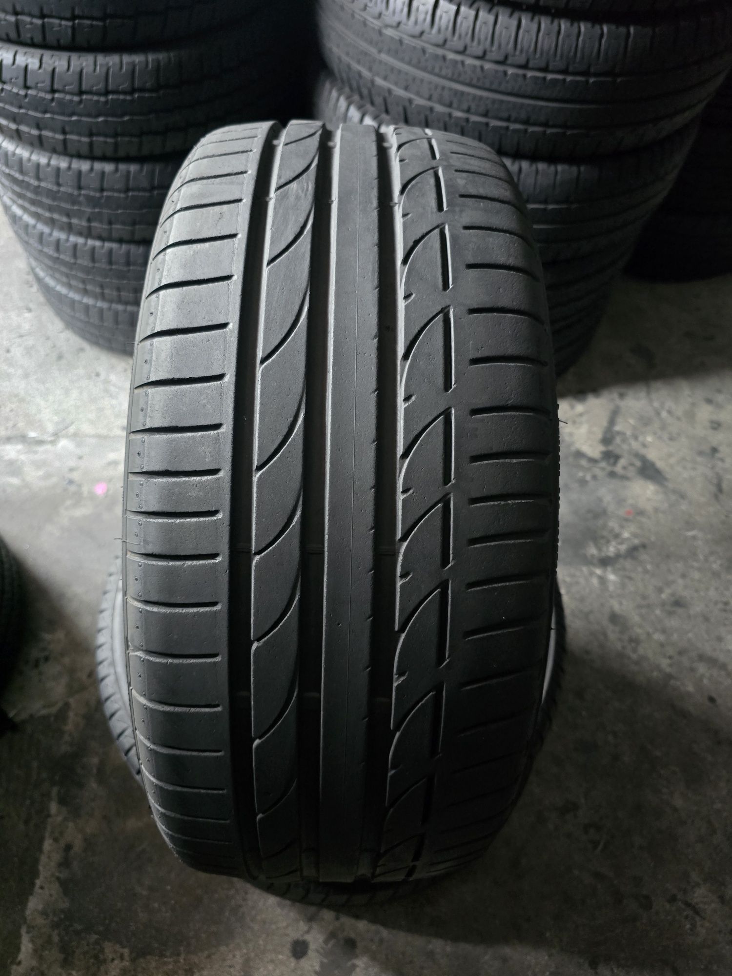 Bridgestone 235/40 R19 96Y vară