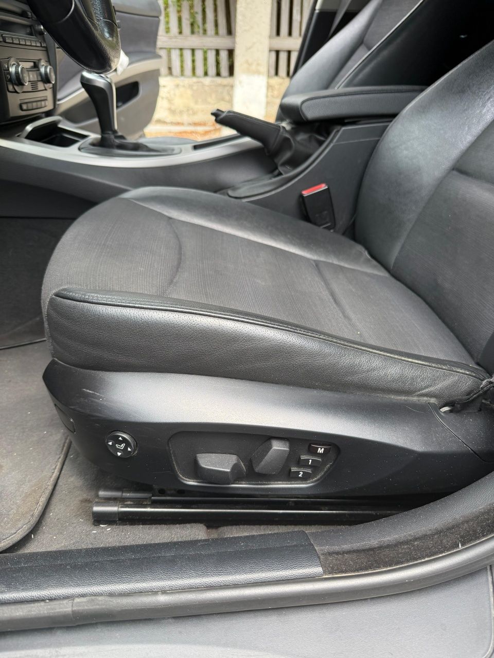 Dezmembrez BMW e90 318i 2007