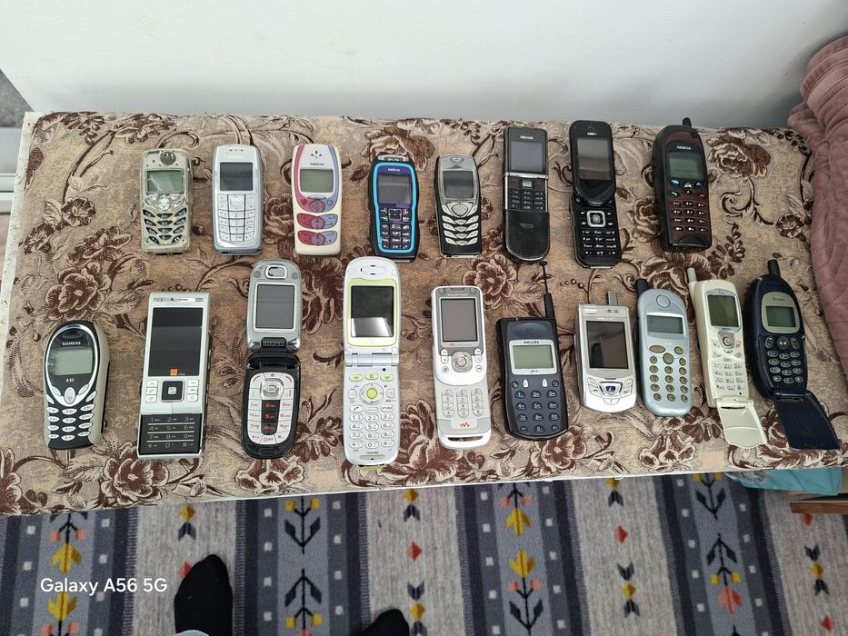 Lot sau bucată telefoane vechi de colectie