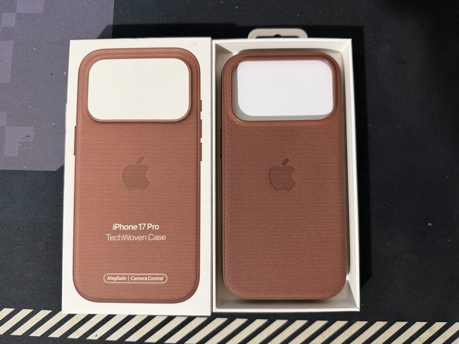Husa originala Apple techwoven maro iPhone 17 pro