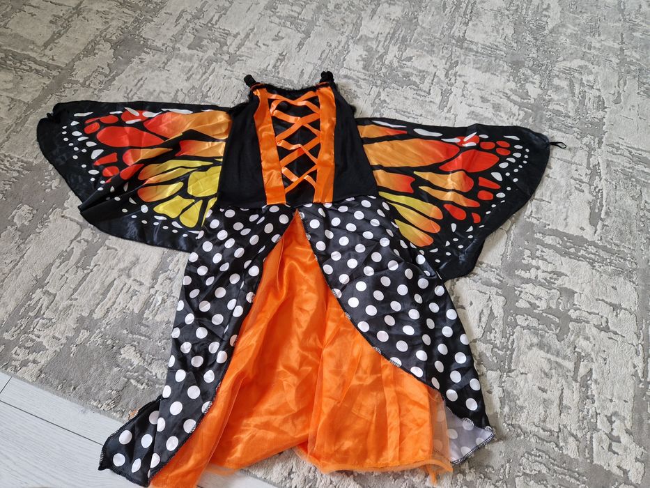 Costum de fluturas