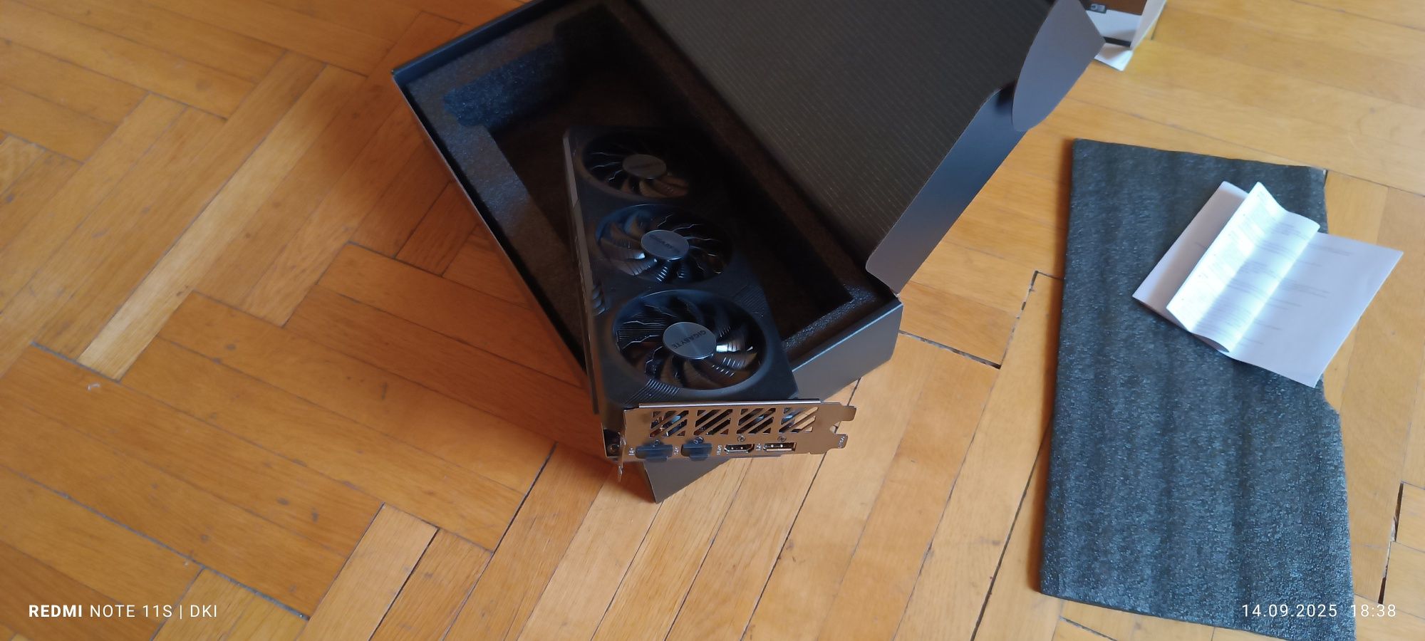 Продавам GIGABYTE 4060 8GB