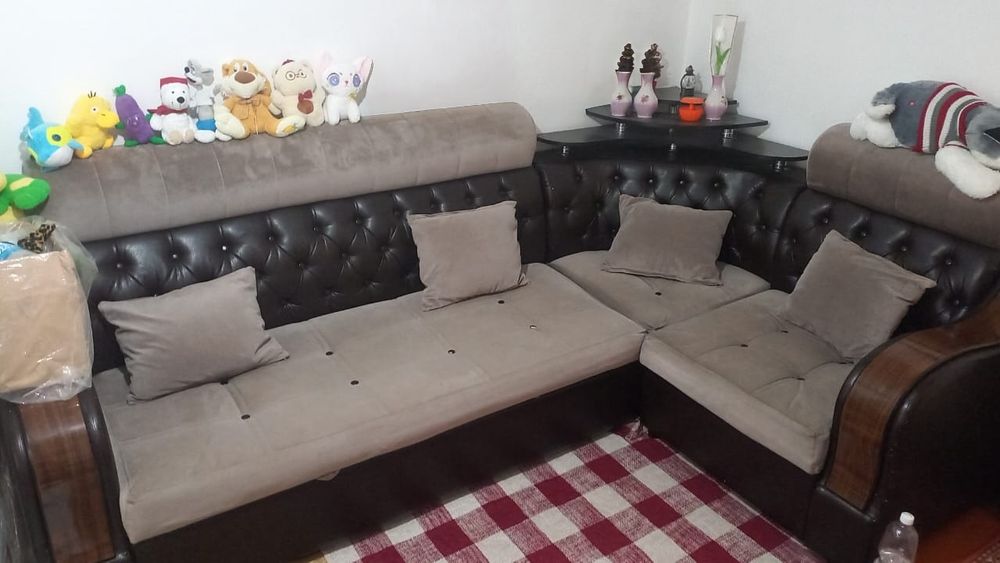 Угловой диван в хорошем состоянии