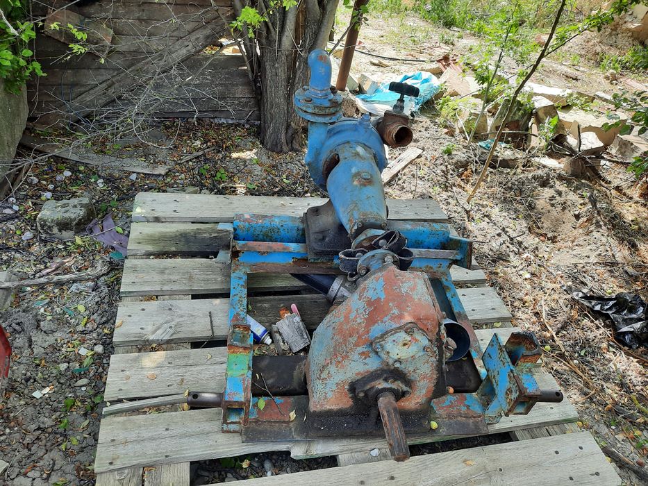 Водна помпа с редуктор