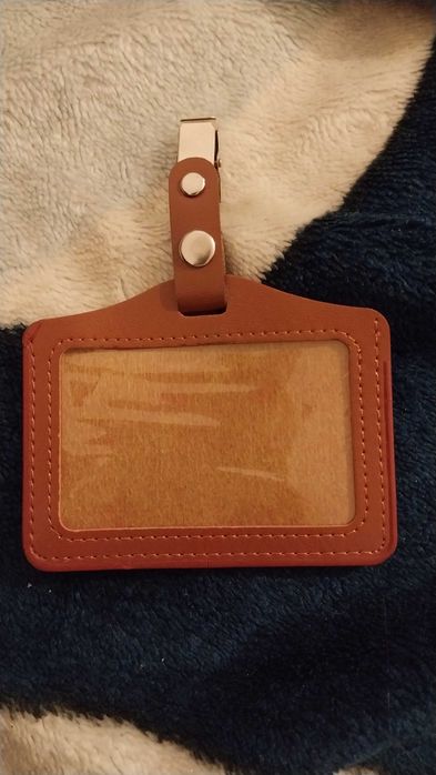 Бейджик коричневый