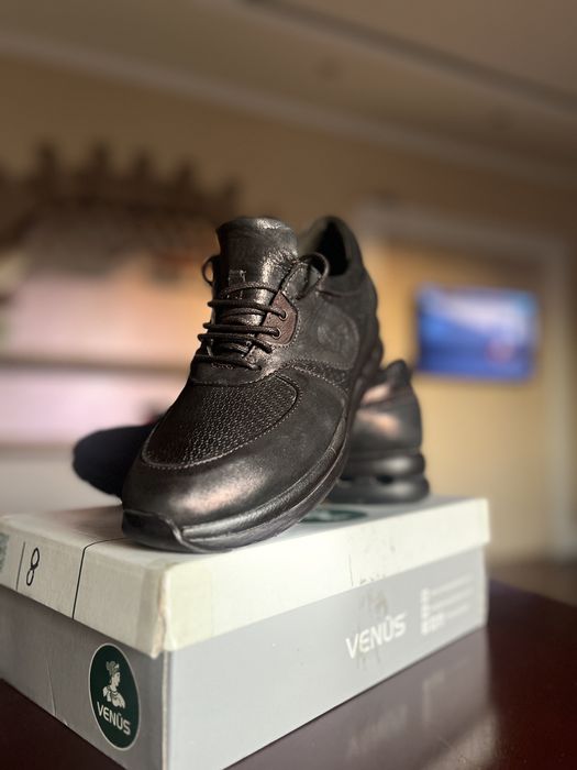 Продам кроссовки от “Venus”