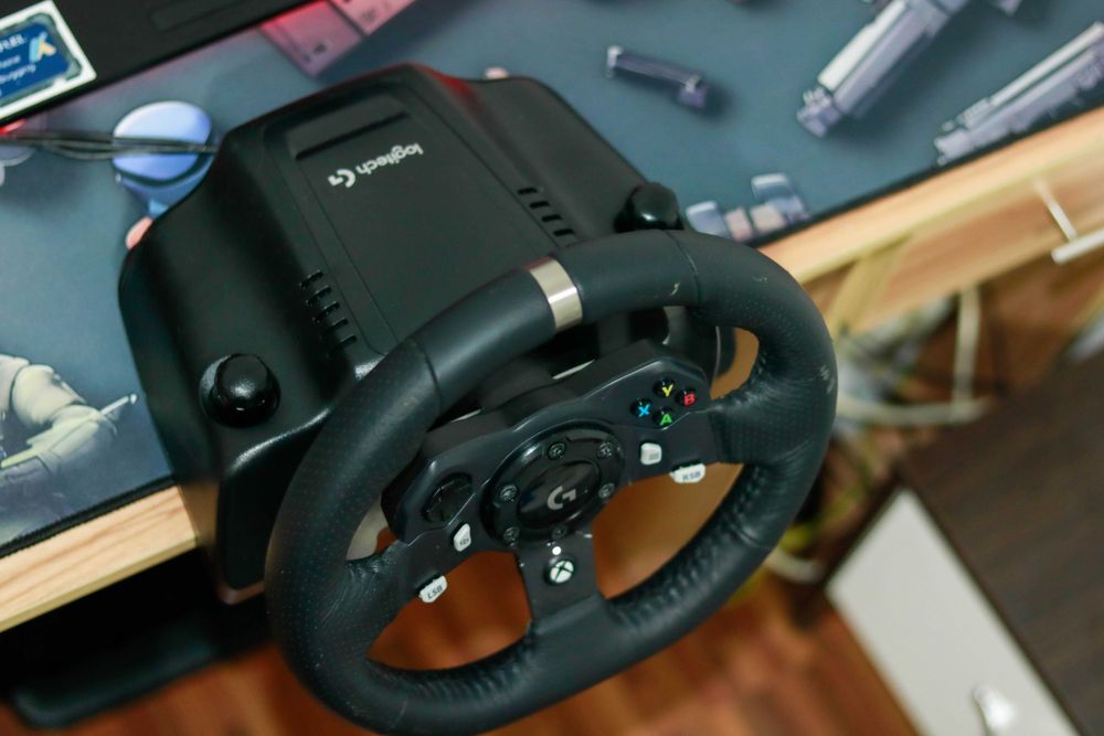 Vând volan de gaming Logitech G290 pentru PC si Xbox