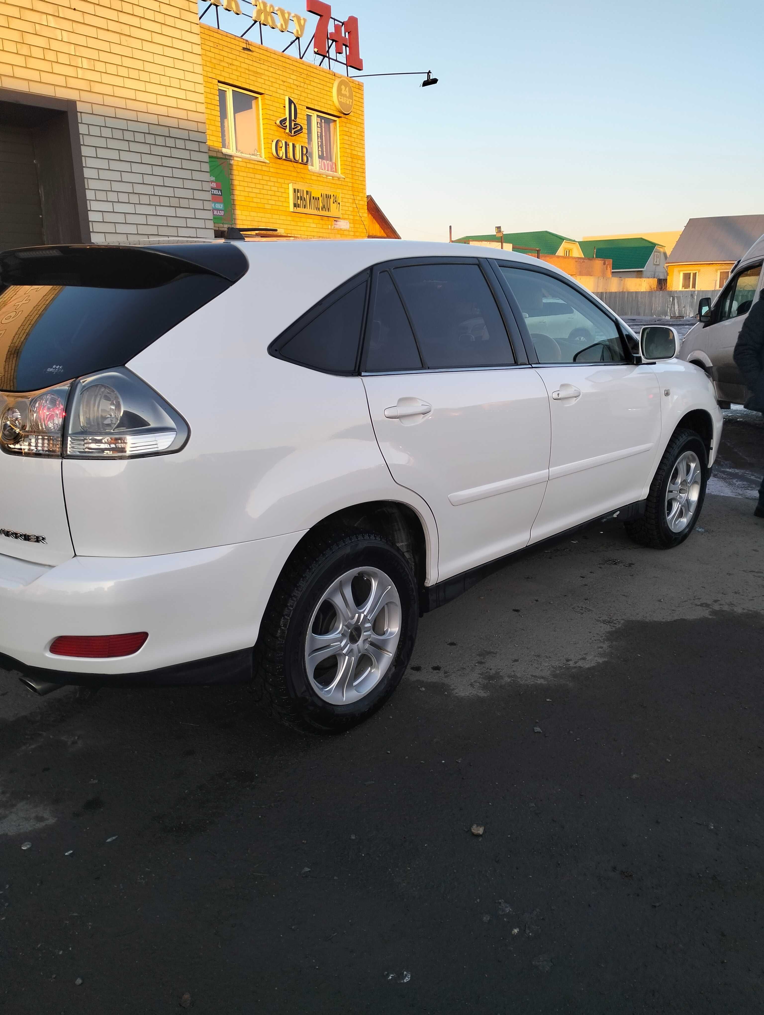 Продам Toyota Harrier