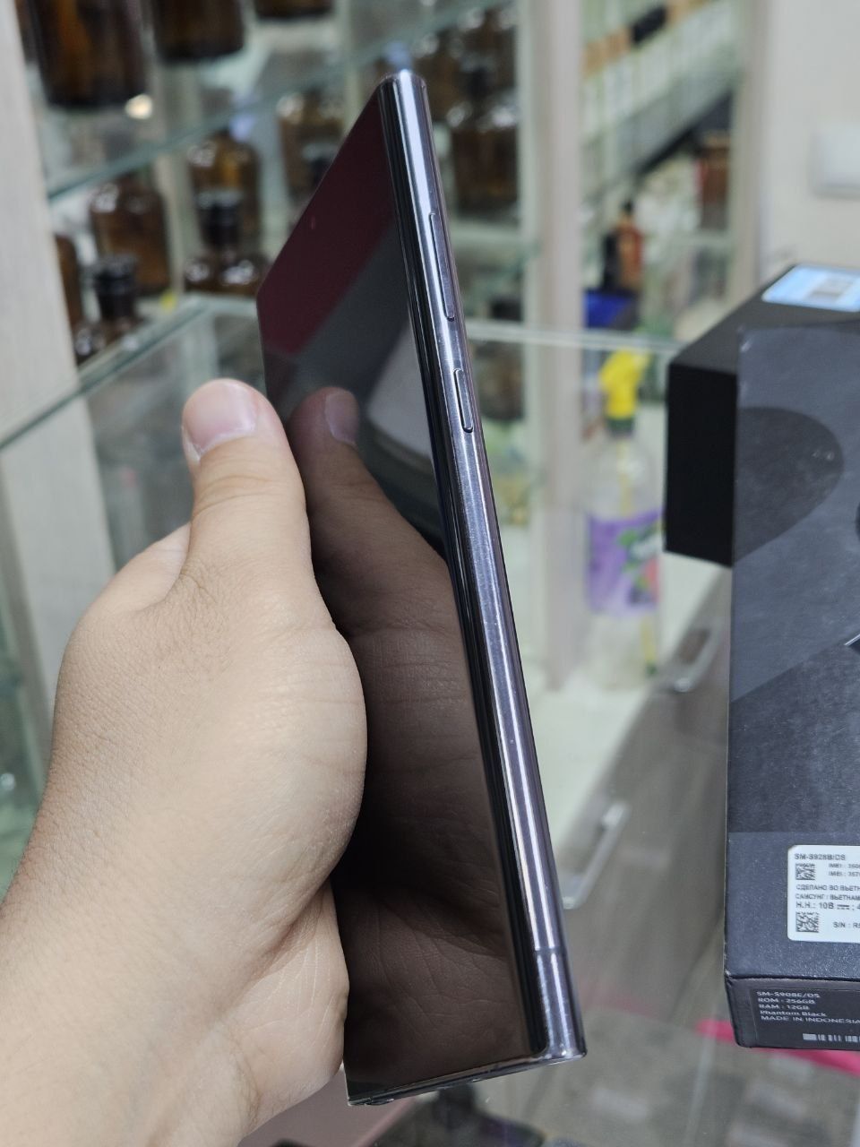 Samsung S22 Ultra xotirasi 12/256GB