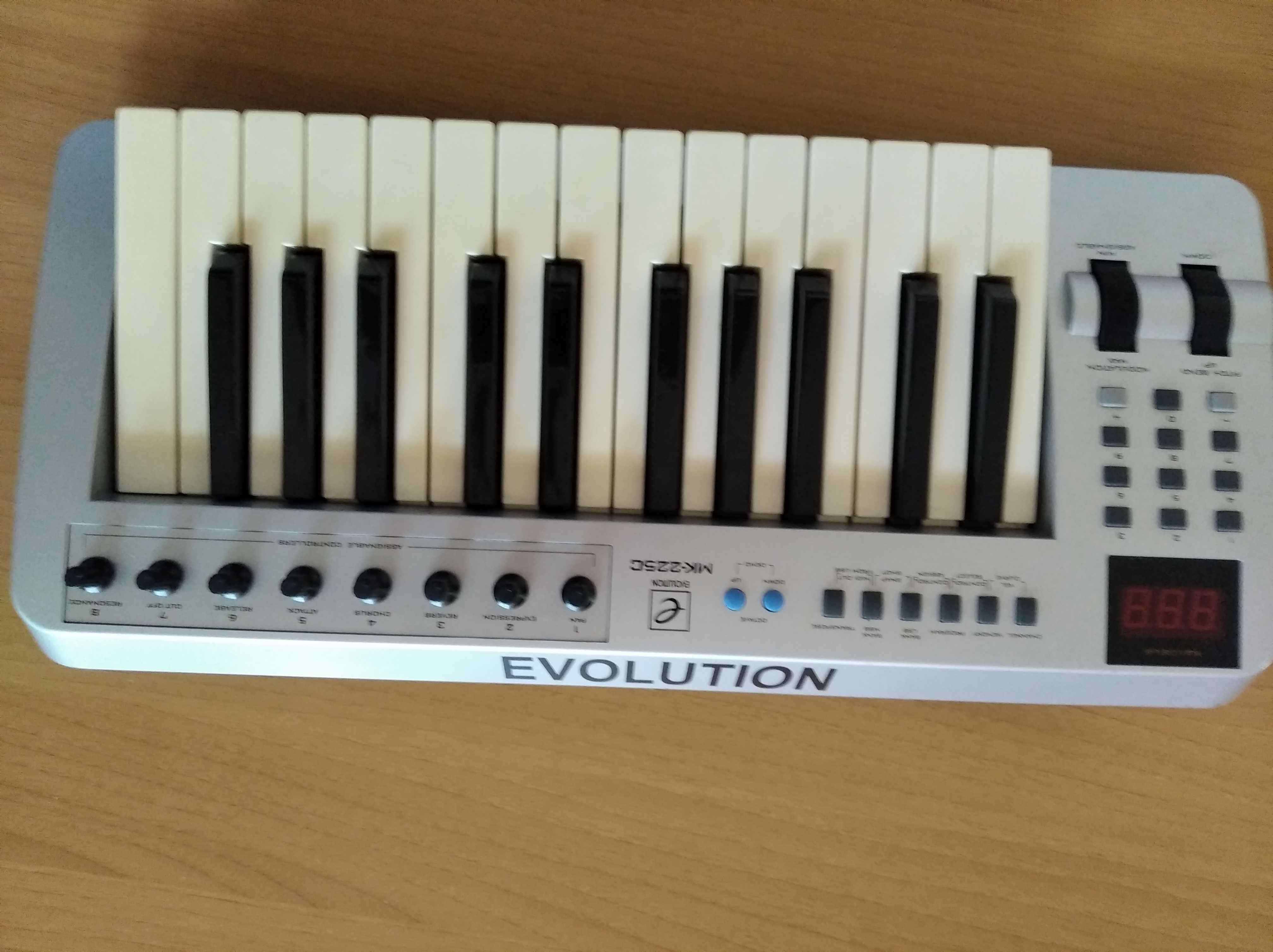 M-Audio - Evolution MK225C MIDI Keyboard