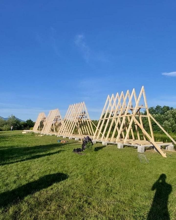 Cabane casute pe structura de lemn sau fer