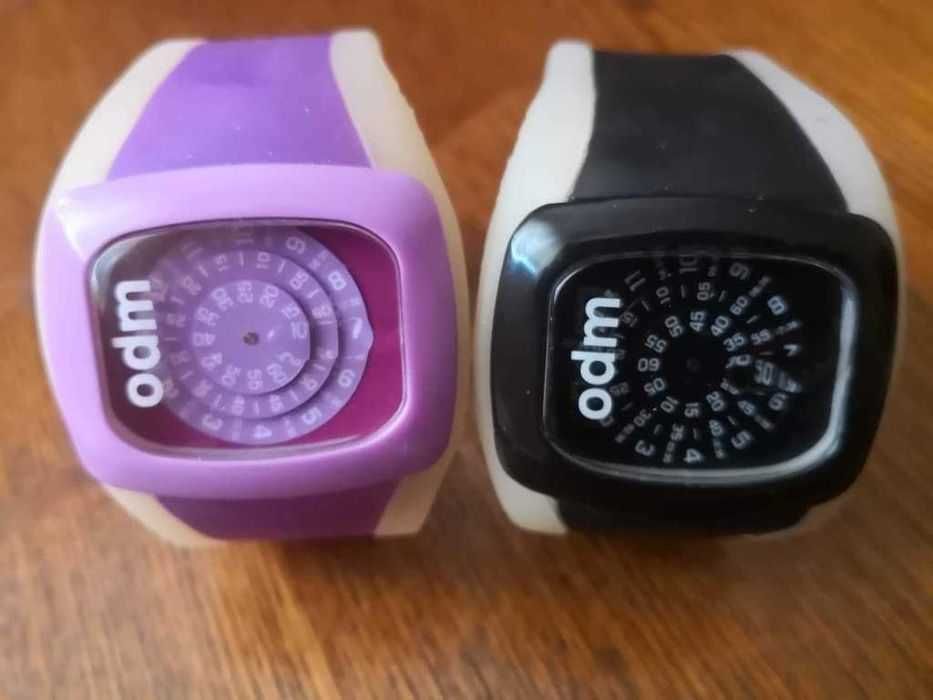 Ceas bratara silicon culorile negru si mov.