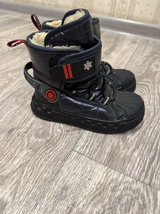 Продам зимнюю обувь детская