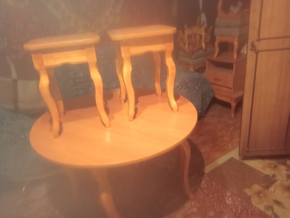 Продам стол и 6 табуреток