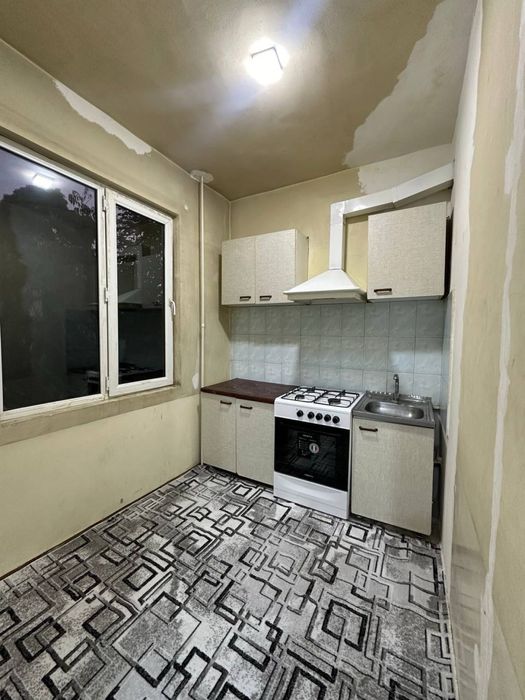 Мирабадский р-н Куйлюк массив 1 1/2/4 33м2 балкон 1.5х3 не торец