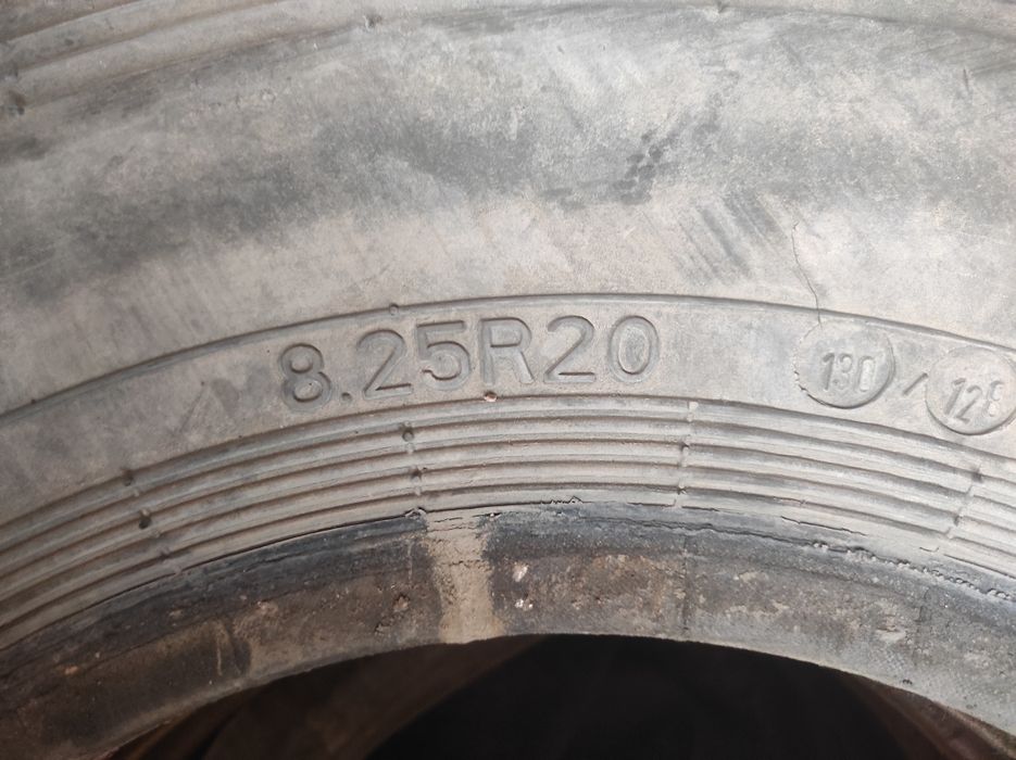 Продам грузовые шины 8,25r20