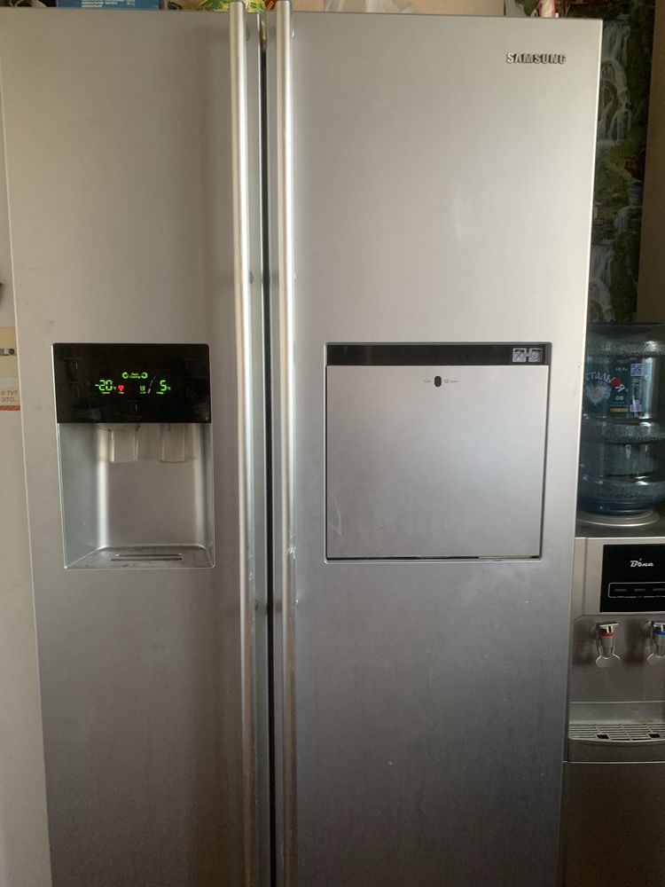 Холодильник Samsung RSH1KLMR [2, No Frost]