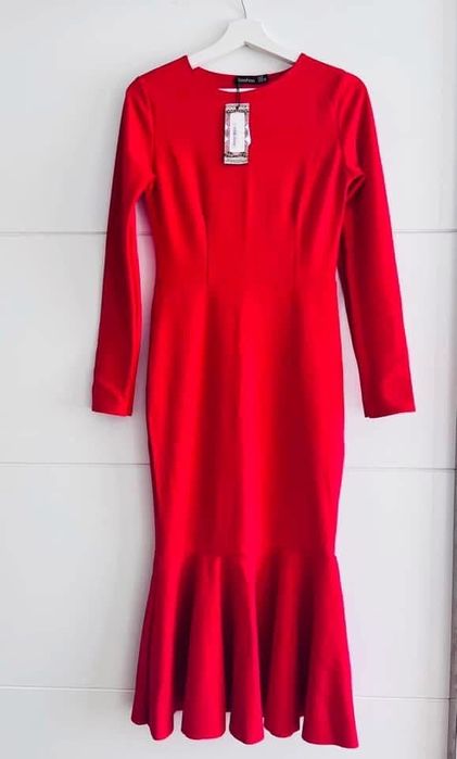 Червена рокля Boohoo