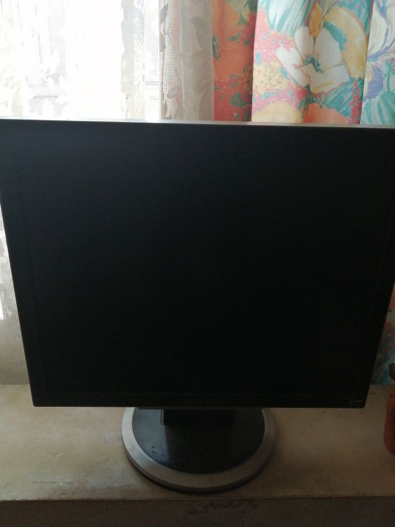 Компютър и монитор
Samsung SyncMaster 930BF