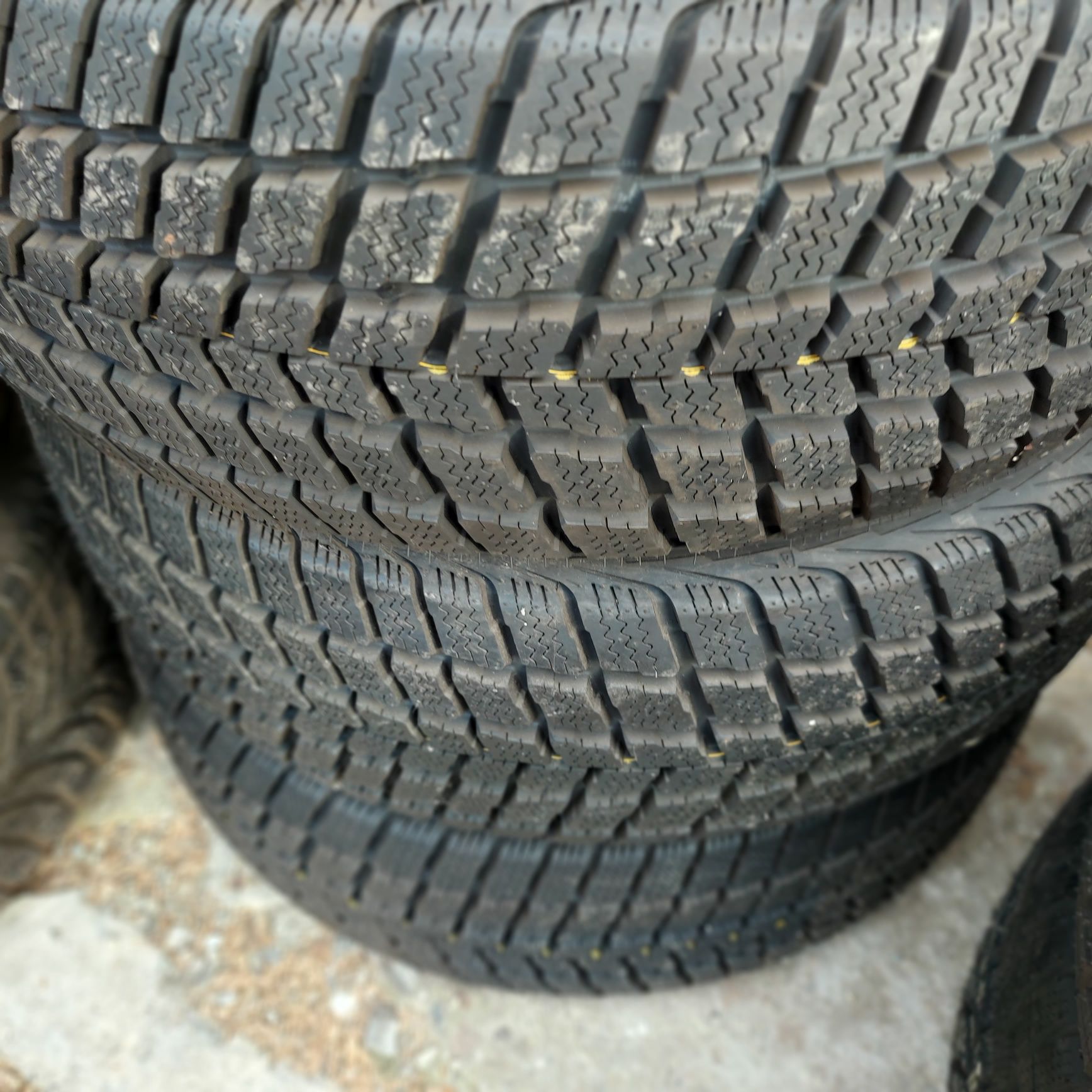 245/65/17"Nexen 3бр.гуми нови
