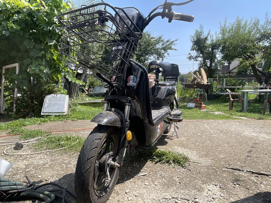 Vând scuter electric