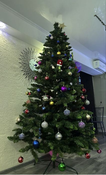 Продам искуственную елку.