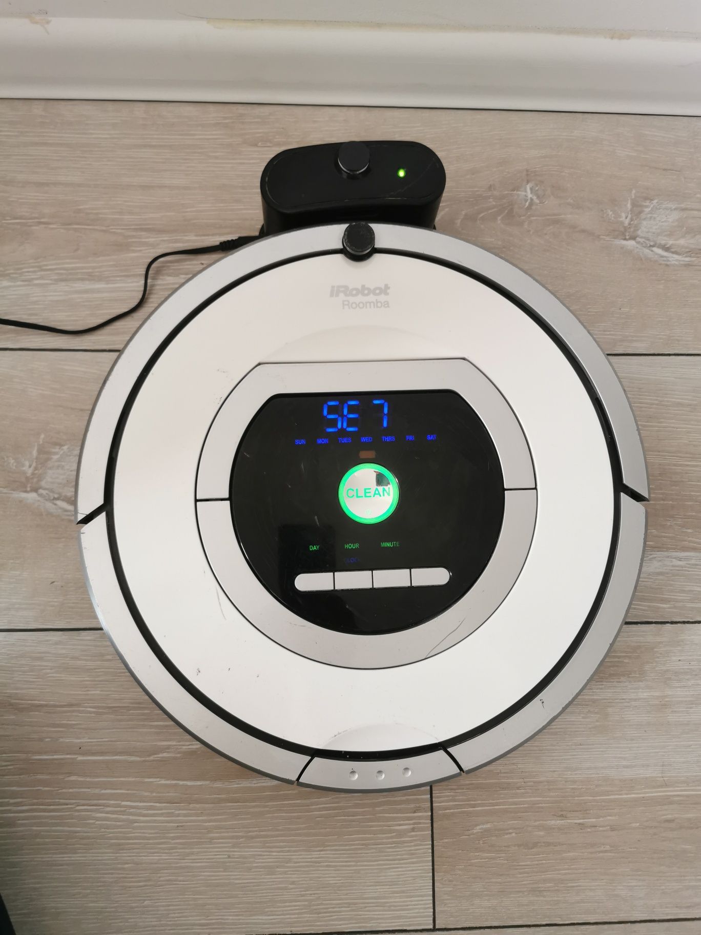 Robot de curățenie IROBOT Roomba cu acumulator NOU.