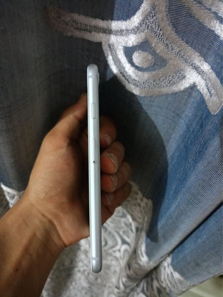 iPhone 8  holati ideal kamchiligi yo umuman